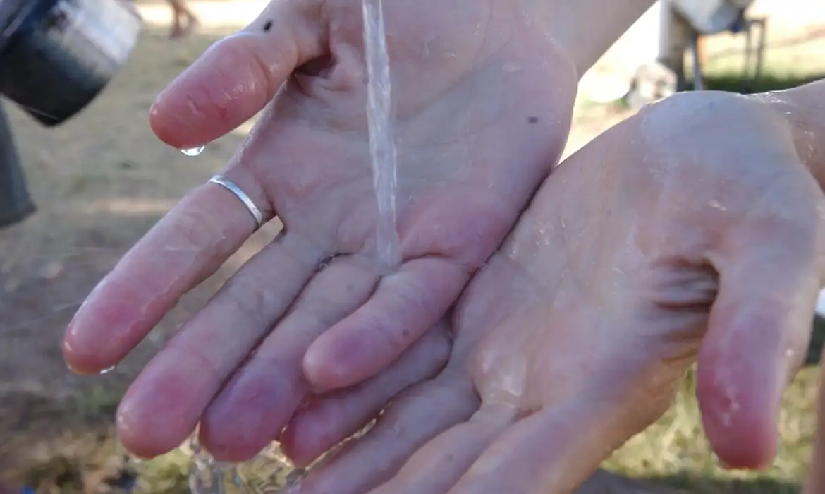 Hábitos como consumo excessivo ou desperdício agravam o problema da falta de agua  Foto:Arquivo/Agência Brasil