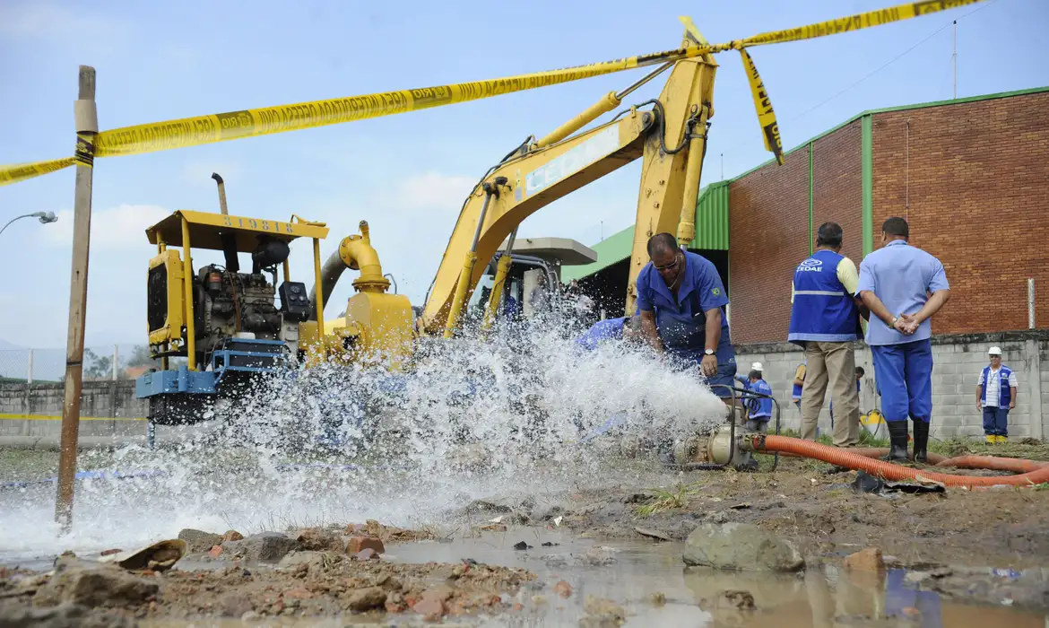 Estudo revela dificuldades na universalização do saneamento básico Foto: Tânia Rego/Agência Brasil
