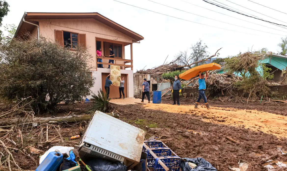 Previsão é de gastos elevados com a reconstrução das moradias Foto: Maurício Tonetto/Secom