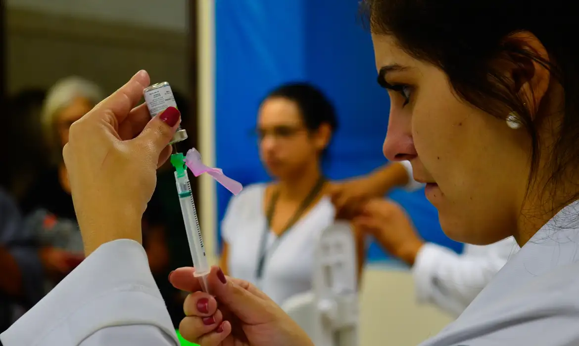 Profissionas da saúde ainda lutam por repasses do piso salarial em alguns estados  Foto: Rovena Rosa/Agência Brasil Profissionas da saúde ainda lutam por repasses do piso salarial em alguns estados  Foto: Rovena Rosa/Agência Brasil