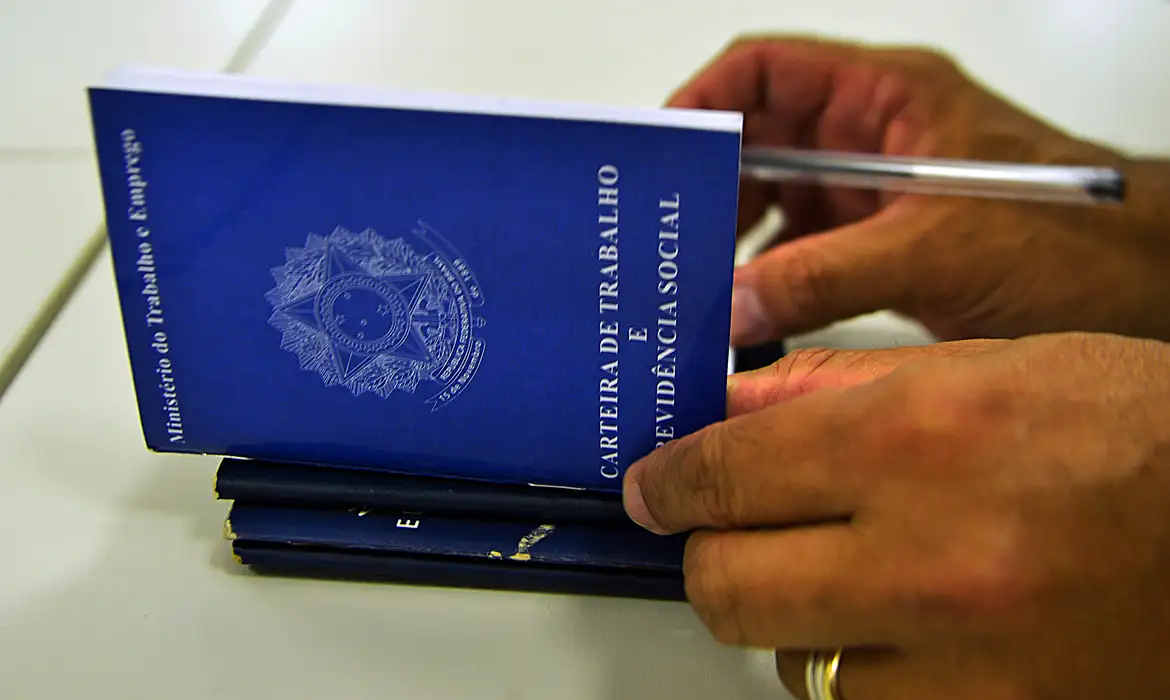 Desemprego no Brasil teve ligeira queda em 2023em relação a 2022 Foto: Marcello Casal Jr/Agência Brasil