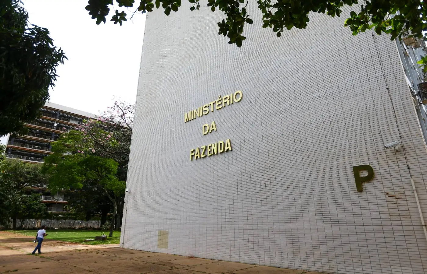 Dívida pública e despesas dos estados ainda preocupam em 2026, aponta IFI