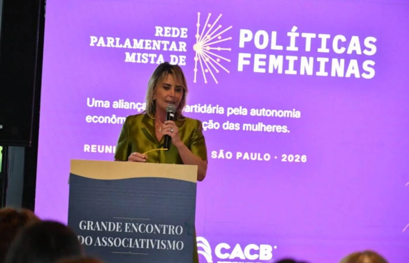 Simplificação tributária, crédito e independência feminina orientam manifesto entregue pelo CMEC a Flávio Bolsonaro