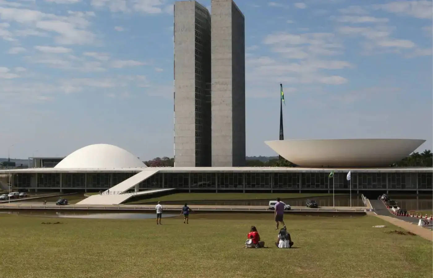Congresso deve analisar cinco pautas em esforço concentrado nesta semana; escala 6x1 e ‘taxa das blusinhas” estão na lista