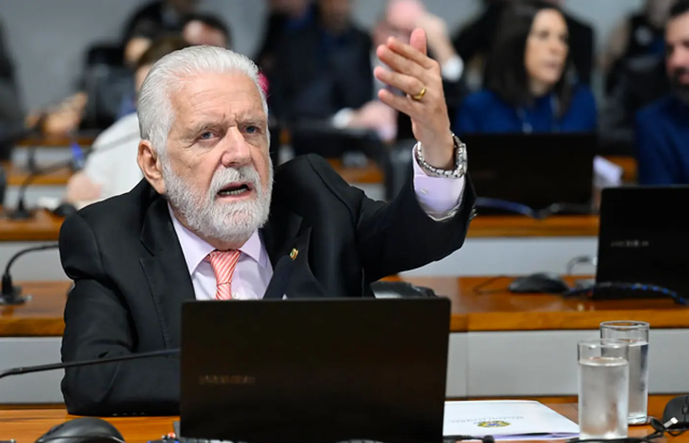 Senado adia votação de projeto que limita pagamento de dívidas de municípios à União