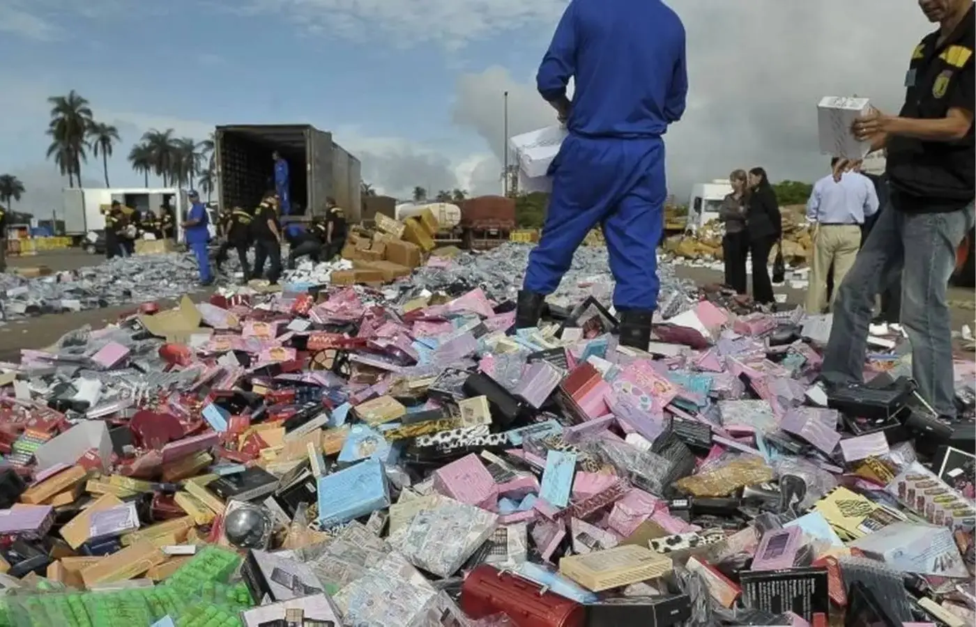 Perdas com pirataria e sonegação podem atingir R$ 500 bilhões ao ano Perdas com pirataria e sonegação podem atingir R$ 500 bilhões ao ano