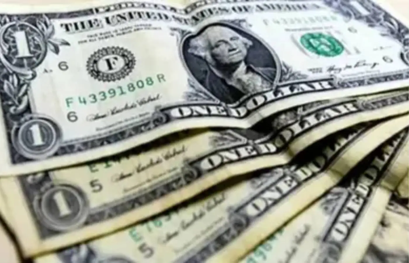 Dólar encerra último pregão em leve queda, aos R$ 4,98