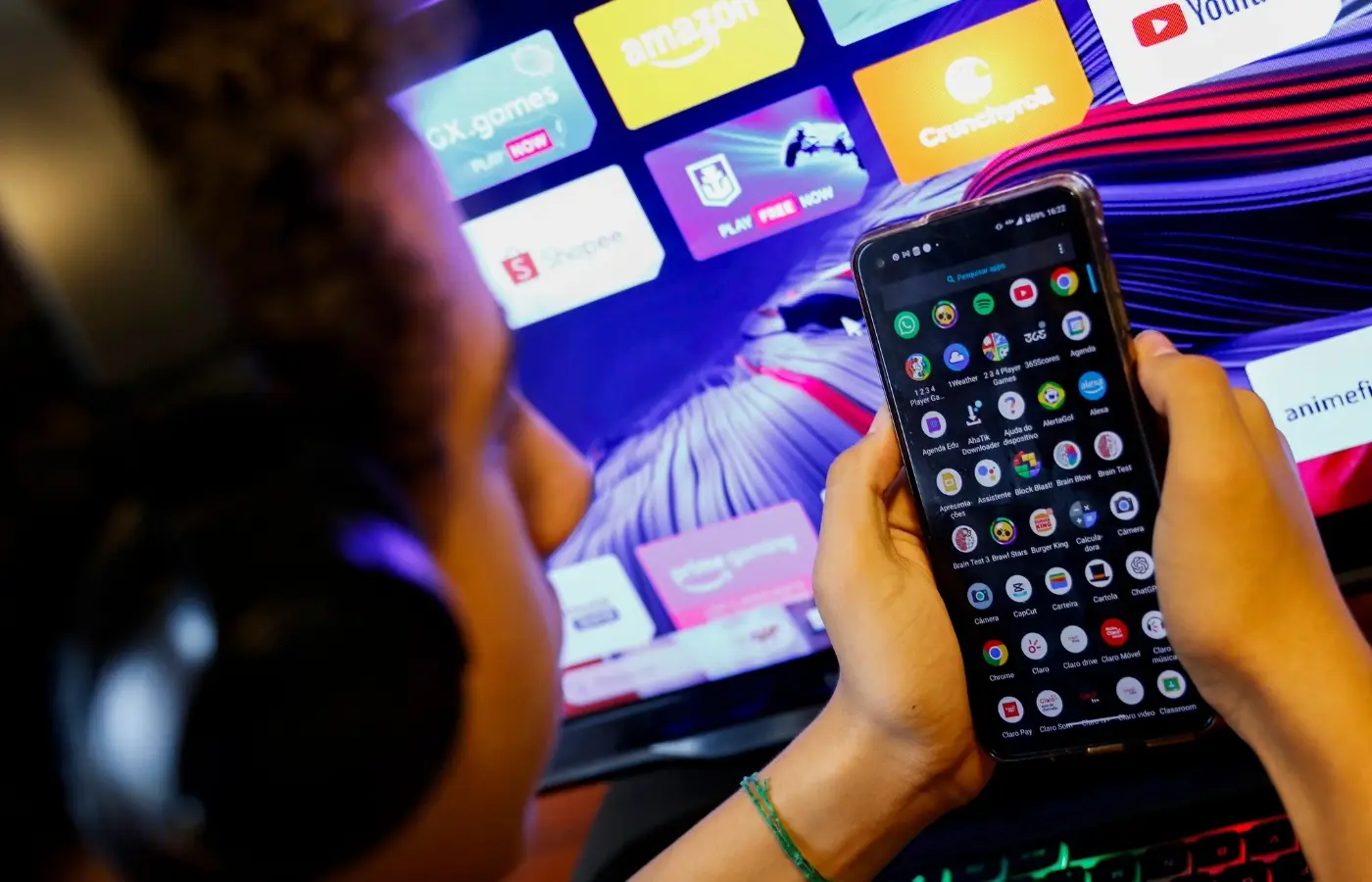 Sinal gratuito para celulares pode revolucionar a TV no Brasil, defende secretário