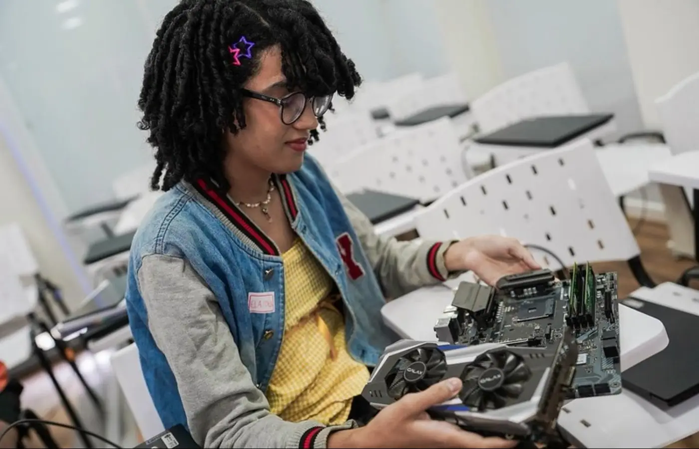 Carreta Digital: MCOM oferece cursos de tecnologia para pessoas trans e travestis em Recife (PE)