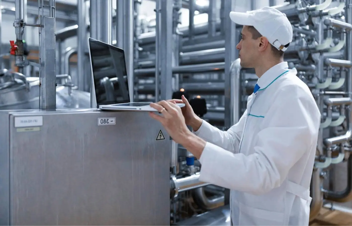 CNI: indústria investe em máquinas novas, mas modernização tecnológica avança lentamente