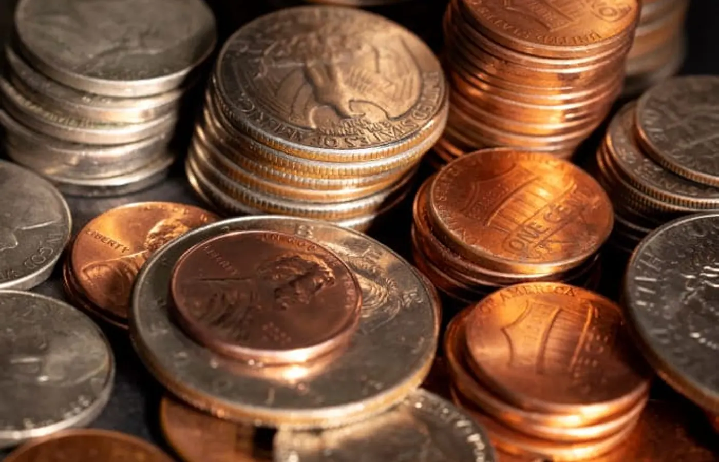 Dólar: moeda encerra última sessão praticamente estável