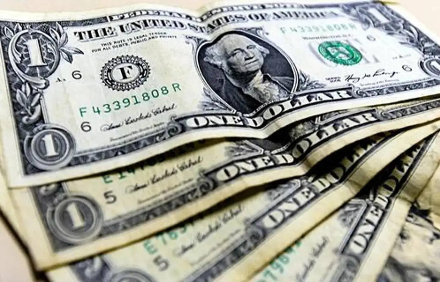 Dólar fecha último pregão em leva queda, a R$ 5,17