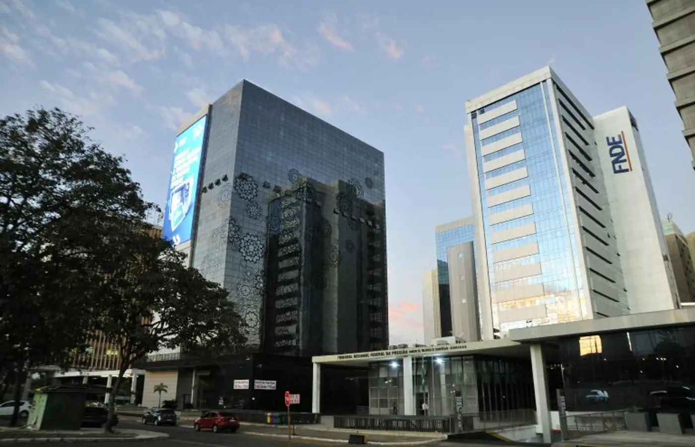 Projeto busca liberar recursos do FNDE parados em estados e municípios para projetos educacionais Projeto busca liberar recursos do FNDE parados em estados e municípios para projetos educacionais