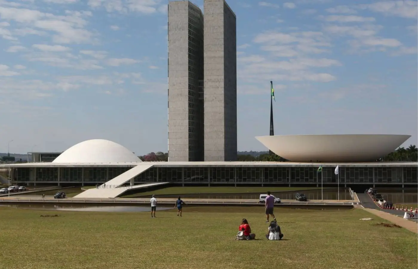 Associativismo lança manifesto em defesa da superação da polarização política e pede governo para todos