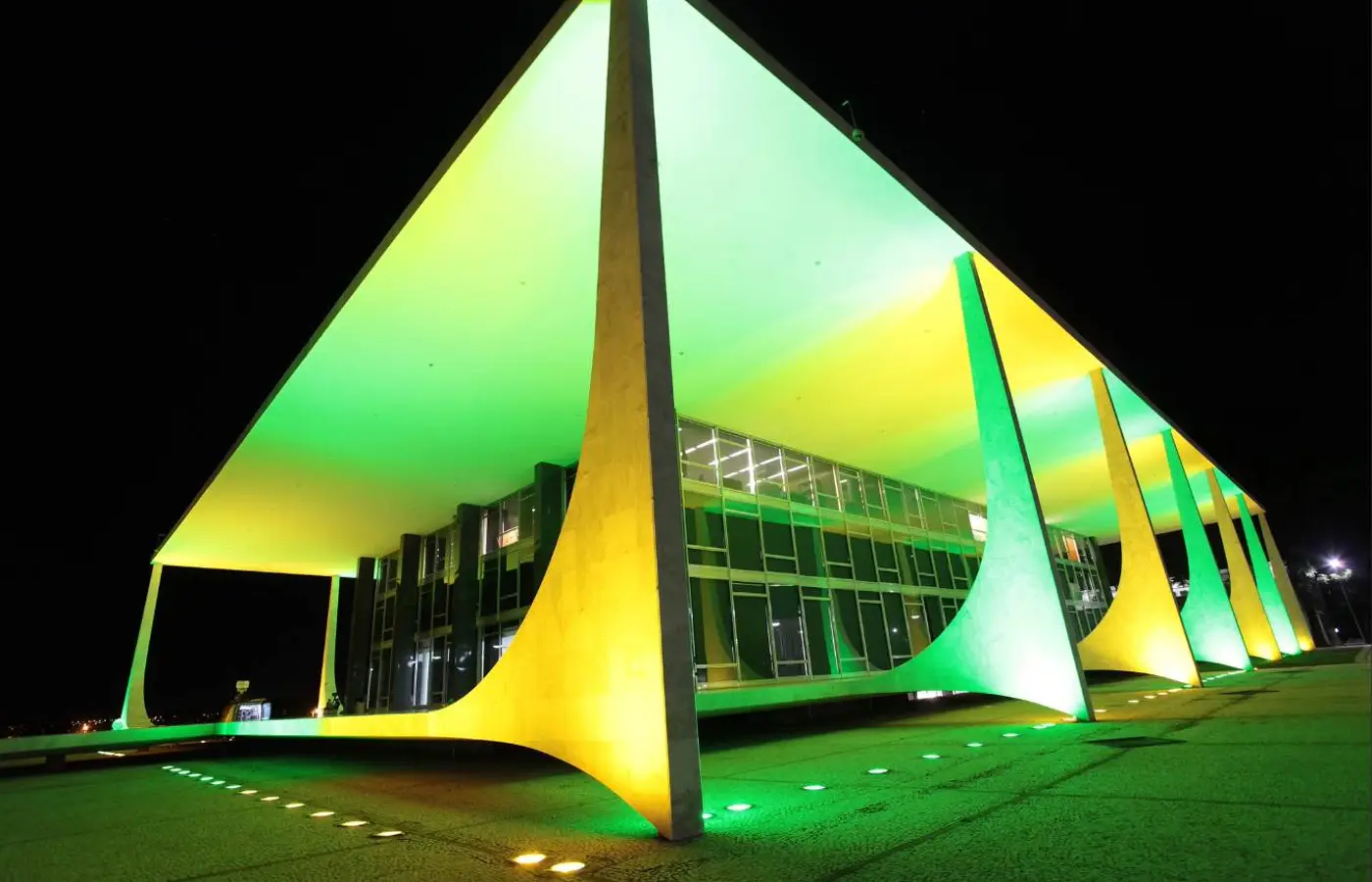 STF decide que salário de auditores fiscais estaduais e municipais deve seguir teto local