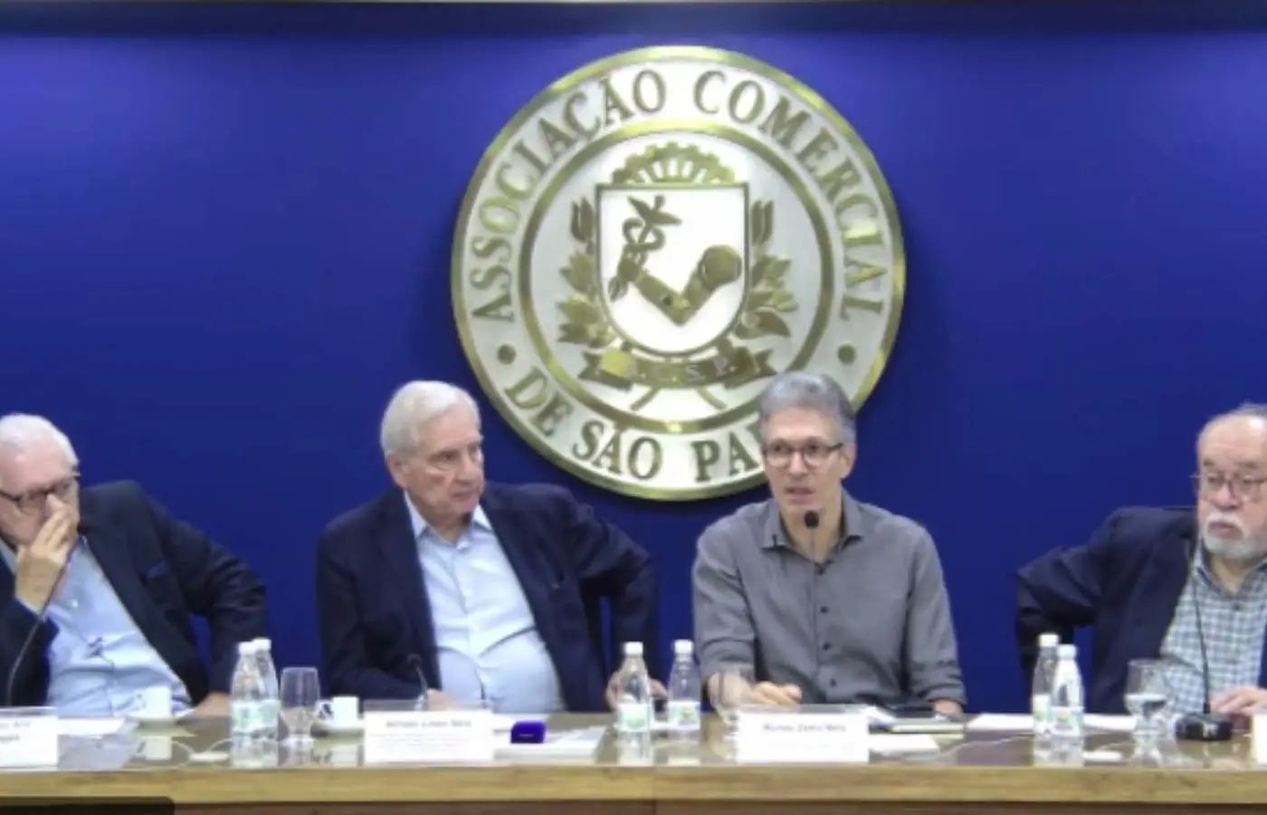 Em SP, Zema chama proposta do fim da 6x1 de populismo e reforça apoio ao voto distrital