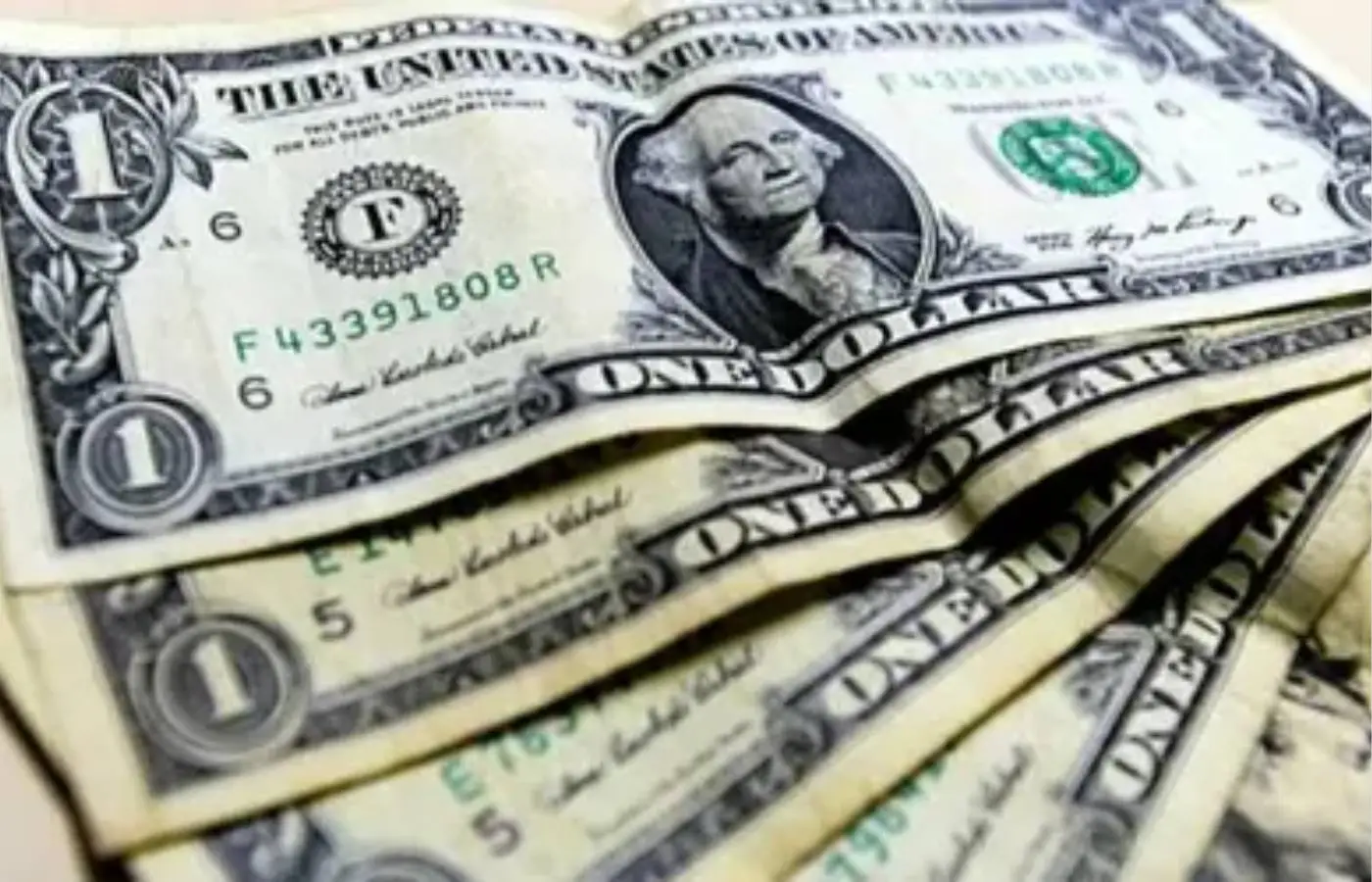 Dólar encerra último pregão em alta de 0,09%, aos R$ 4,89