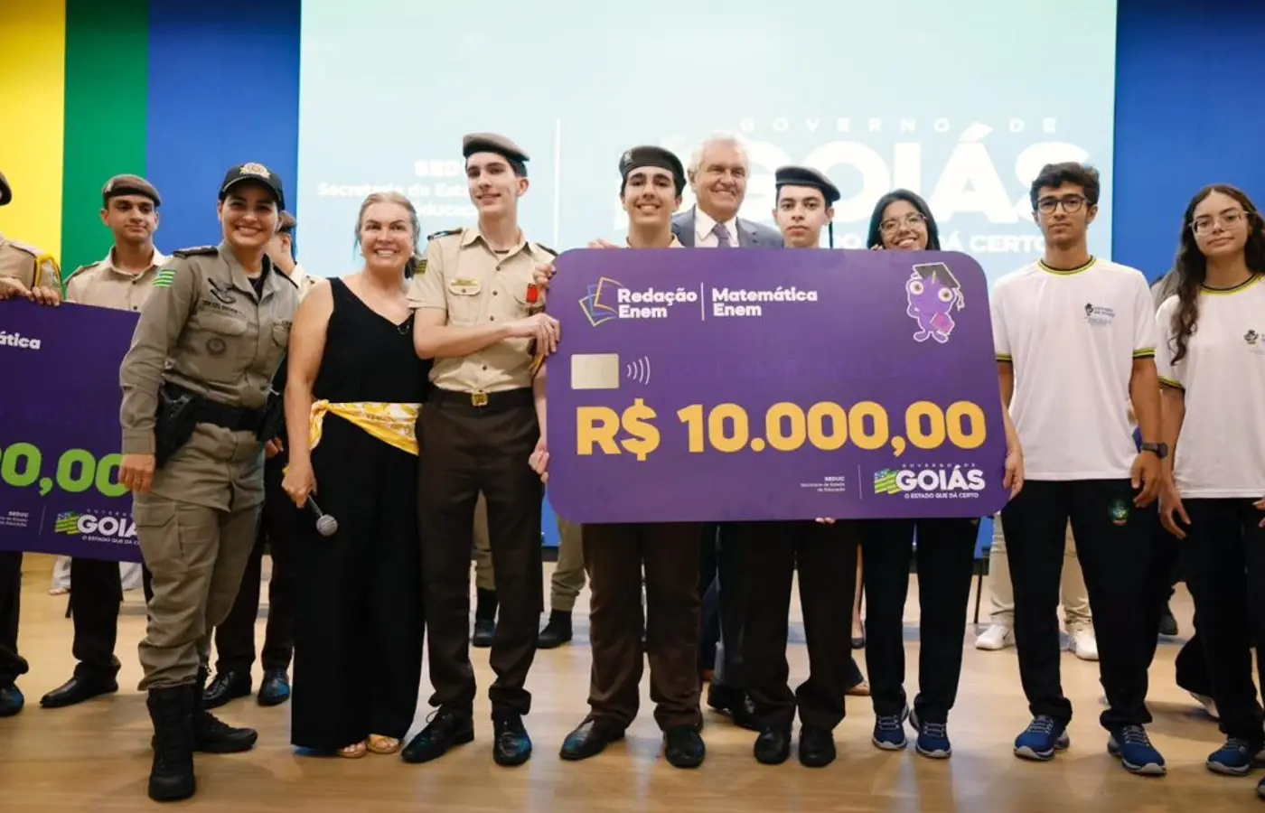 Governo de Goiás entrega até R$ 10 mil para destaques da rede estadual no Enem 2025