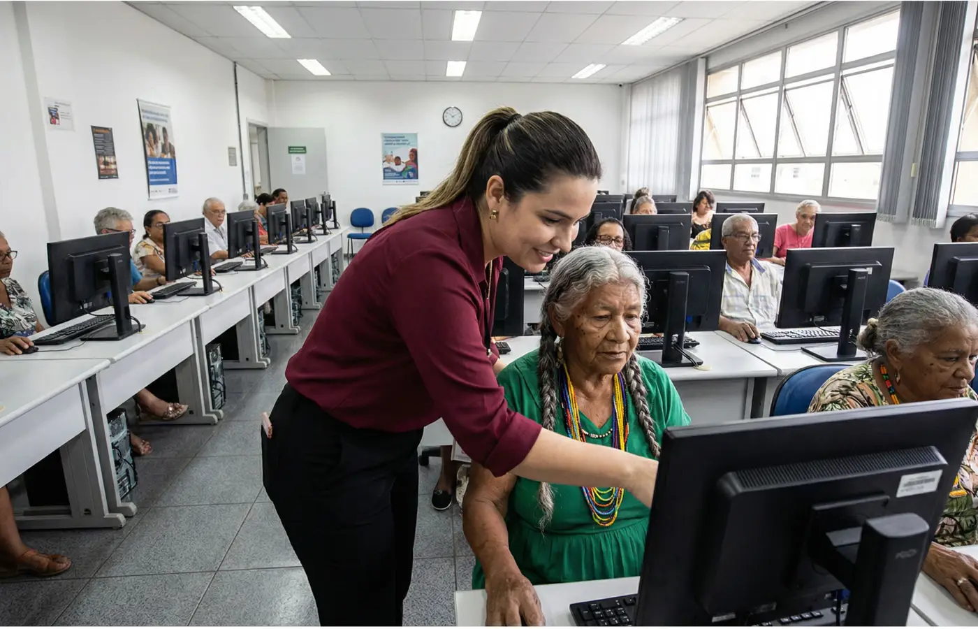 Inclusão digital: Amazonas recebe 1,1 mil computadores em 56 pontos de acesso