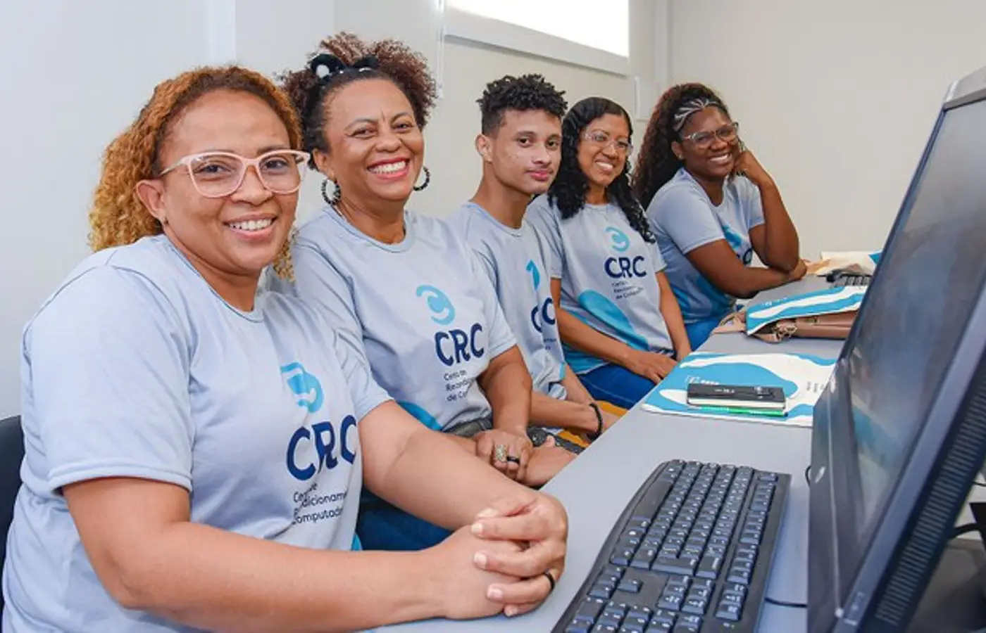 Inclusão digital: Santa Catarina recebe 421 computadores em 35 pontos de acesso