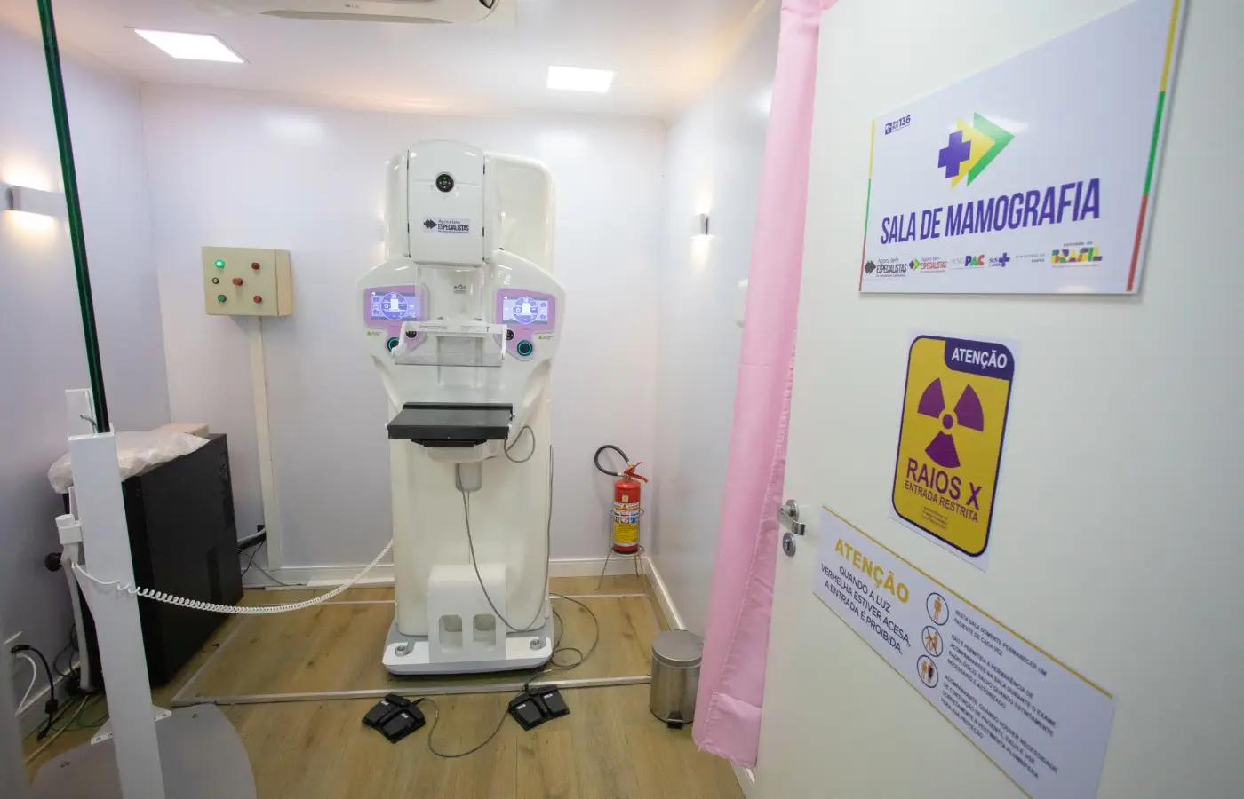 Agora Tem Especialistas: 18 municípios recebem carretas de saúde da mulher