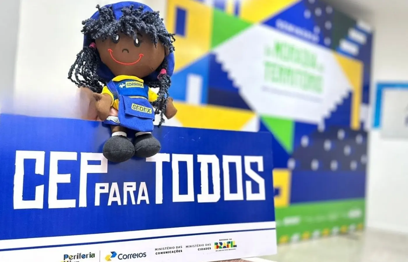 “Agora a gente existe no mapa”: programa leva CEP a todas as favelas do país