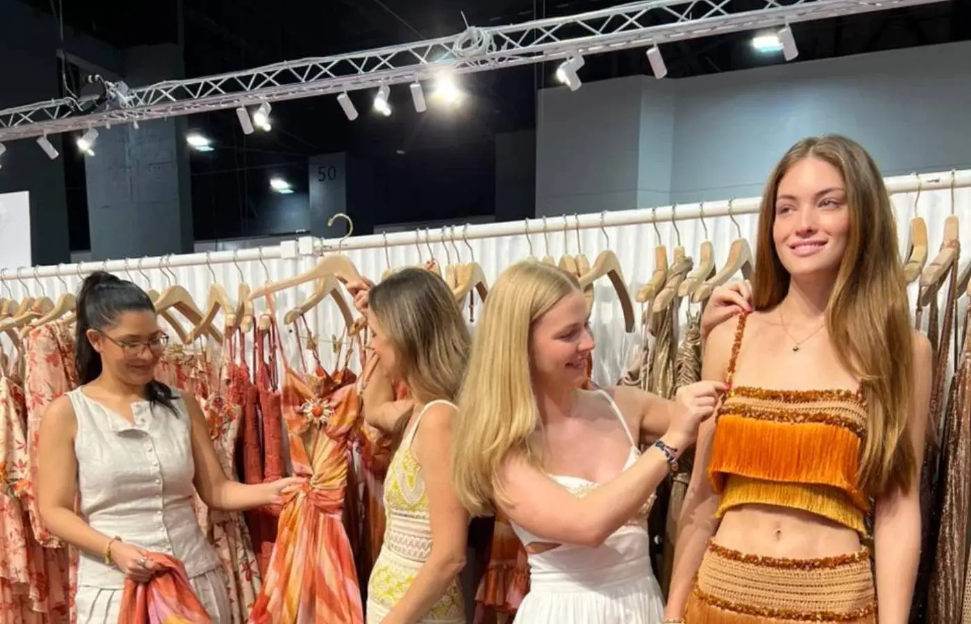 Marcas brasileiras fortalecem presença global durante semana da moda praia em Miami
