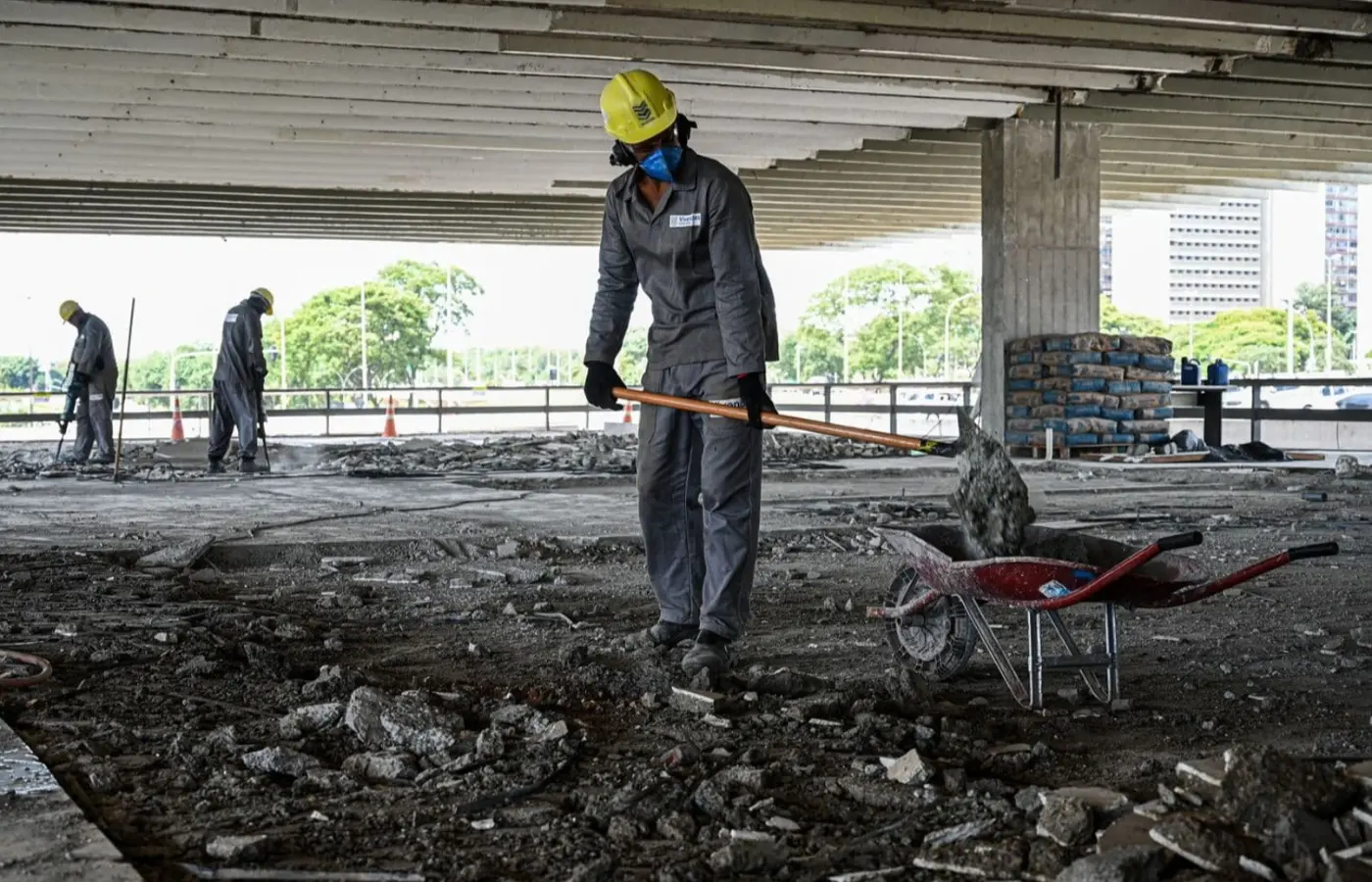 Taxa de juros continua sendo principal obstáculo para a construção civil, aponta CNI Taxa de juros continua sendo principal obstáculo para a construção civil, aponta CNI