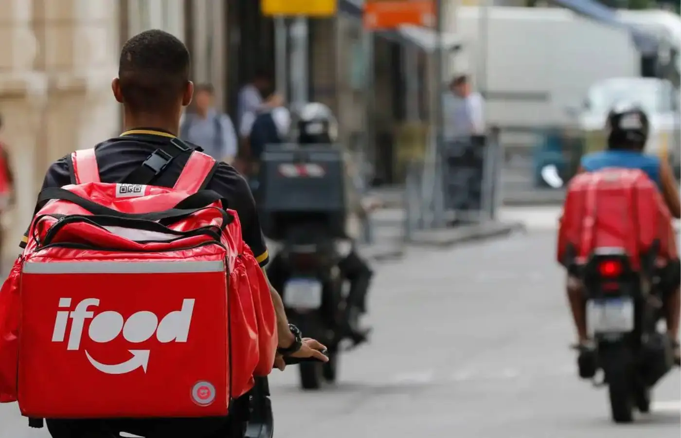 CAIXA e iFood facilitam financiamento de motos e bicicletas elétricas para entregadores