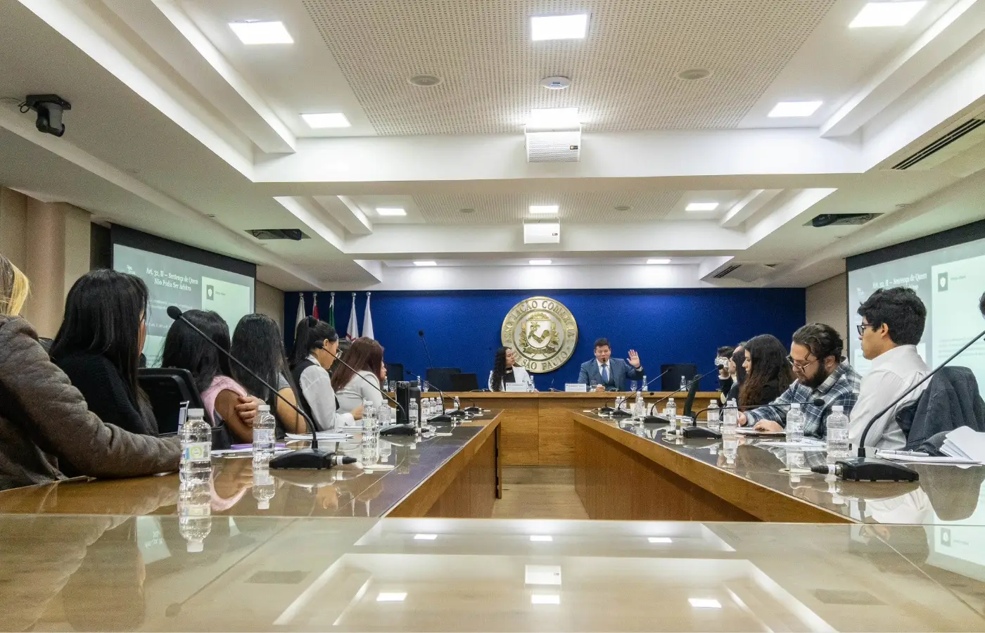 Mediação busca acordo; arbitragem termina em decisão: entenda a diferença