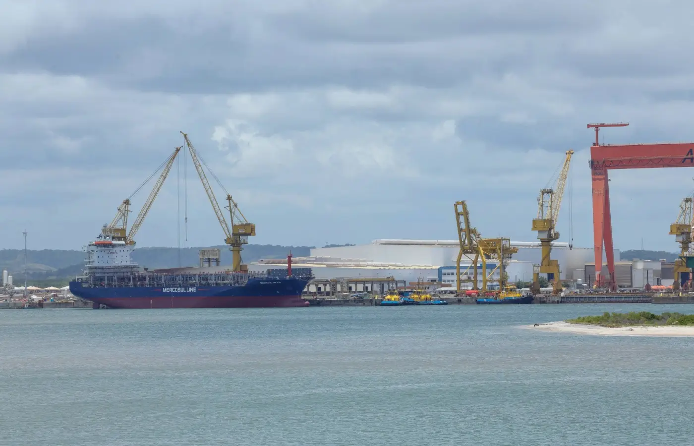 Guerra no Oriente Médio pode elevar receitas mas aumentar inflação e gastos, aponta instituto do Senado