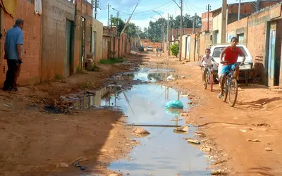 No Brasil, falta de saneamento básico ainda atinge grande percentual de pessoas. Foto: Arquivo/Agência Brasil