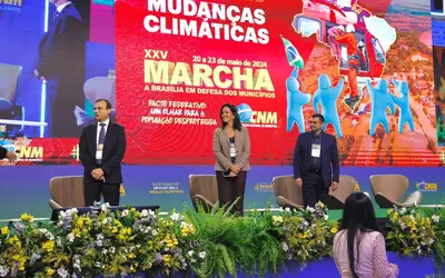 A secretaria Adriana Melo, que representou o ministro Waldez Góes: "O MIDR tem assumido uma abordagem abrangente em relação às mudanças climáticas. Isso inclui a promoção de infraestrutura verde e a provisão de estruturas sólidas para municípios e estados (Foto: Márcio Pinheiro/MIDR).