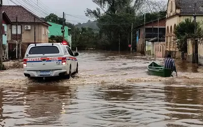 Suspensão da dívida, por 36 meses, vai ajudar a reeguer economia do RS Foto: Defesa Civil/RS