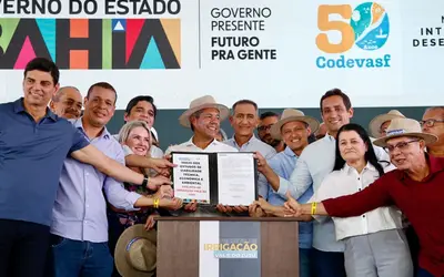 "O presidente tem feito esse movimento com várias políticas públicas, na educação, na saúde, no social e nas mais diversas formas, como na questão das oportunidades de agricultura”, afirmou o ministro Waldez Góes, ao lado do governador da Bahia, Jerônimo Rodrigues, e o presidente da Codesvasf, Marcelo Moreira. (Foto: Márcio Pinheiro/MIDR)