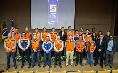 O ministro Waldez Góes e representantes das defesas civis estaduais discutem a expansão do Defesa Civil Alerta. Foto: Márcio Pinheiro/MIDR