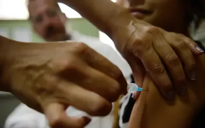 Vacinação contra o HPV é arma contra o câncer do colo do útero  Foto: Portâo da Imagem: Brasil 61
