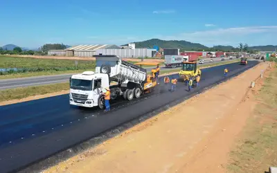Serviços realizados na BR-470/SC. Foto: Reprodução/Twitter DNIT