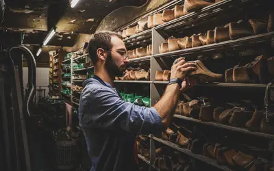 Reoneração da folha coloca em risco milhares de empregos na indústria calçadista  Foto: fxquadro/Freepik