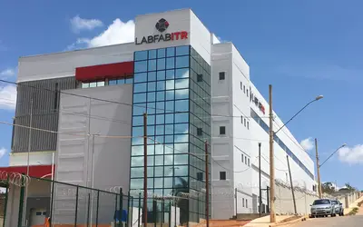 LabFabITR, primeiro laboratório-fábrica de ímãs e ligas de terras-raras do hemisfério sul. Foto: LabFabITR/Divulgação LabFabITR, primeiro laboratório-fábrica de ímãs e ligas de terras-raras do hemisfério sul. Foto: LabFabITR/Divulgação
