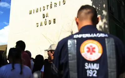Muitos técnicos e enfermeiros ainda não recebem o piso salarial integral  Foto: José Cruz/Agência Brasil