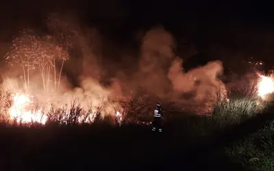 Corpo de Bombeiros de Mato Grosso do Sul atuando em incêndio de grandes proporções na rodovia BR-487, em abril deste ano. Foto: CBMMS Corpo de Bombeiros de Mato Grosso do Sul atuando em incêndio de grandes proporções na rodovia BR-487, em abril deste ano. Foto: CBMMS