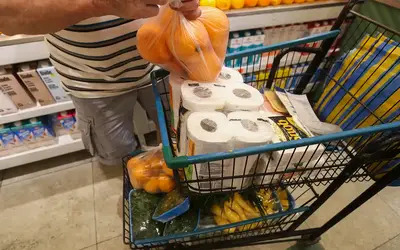 Em abril, famílias brasileiras aumentaram o consumo, após quatro meses de queda  Foto: Valter Campanato/Agência Brasil/Arquivo