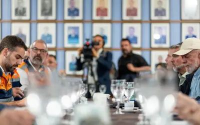 Governador Eduardo Leite se reúne com o presidente Lula para articular ações emergenciais no Estado. Foto: Maurício Tonetto/Secom