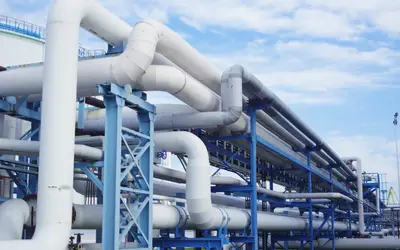 Saneamento cresce a cada ano, mas a meta da universalização até 2030 ainda está distante  Foto: wirestock/Freepik