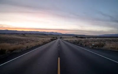 Rodovias federais e estaduais do PR serão leiloadas. Foto: wirestock/Freepik
