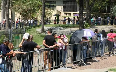 Trabalhadores enfrentam filas para cancelar pagamento de contribuição assistencial Foto: Rovena Rosa/Agência Brasil Trabalhadores enfrentam filas para cancelar pagamento de contribuição assistencial Foto: Rovena Rosa/Agência Brasil