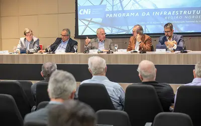 Membros da Confederação Nacional da Indústria (CNI) e da Federação das Indústrias do Estado do Ceará (Fiec) em apresentação do Panorama da Infraestrutura – Edição Nordeste. Foto: José Sobrinho/FIEC