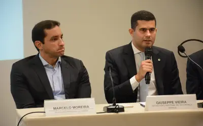 Marcelo Moreira, presidente da Codevasf, e Giuseppe Vieira, secretário Nacional de Segurança Hídrica do MIDR, Giuseppe Vieira, em lançamento da Iniciativa de Segurança Hídrica para o Nordeste (ISHN). (Foto: Divulgação/MIDR)