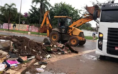 No DF, multa pesada para o descarte irregular de lixo. Foto: Divulgação/Governo DF No DF, multa pesada para o descarte irregular de lixo. Foto: Divulgação/Governo DF